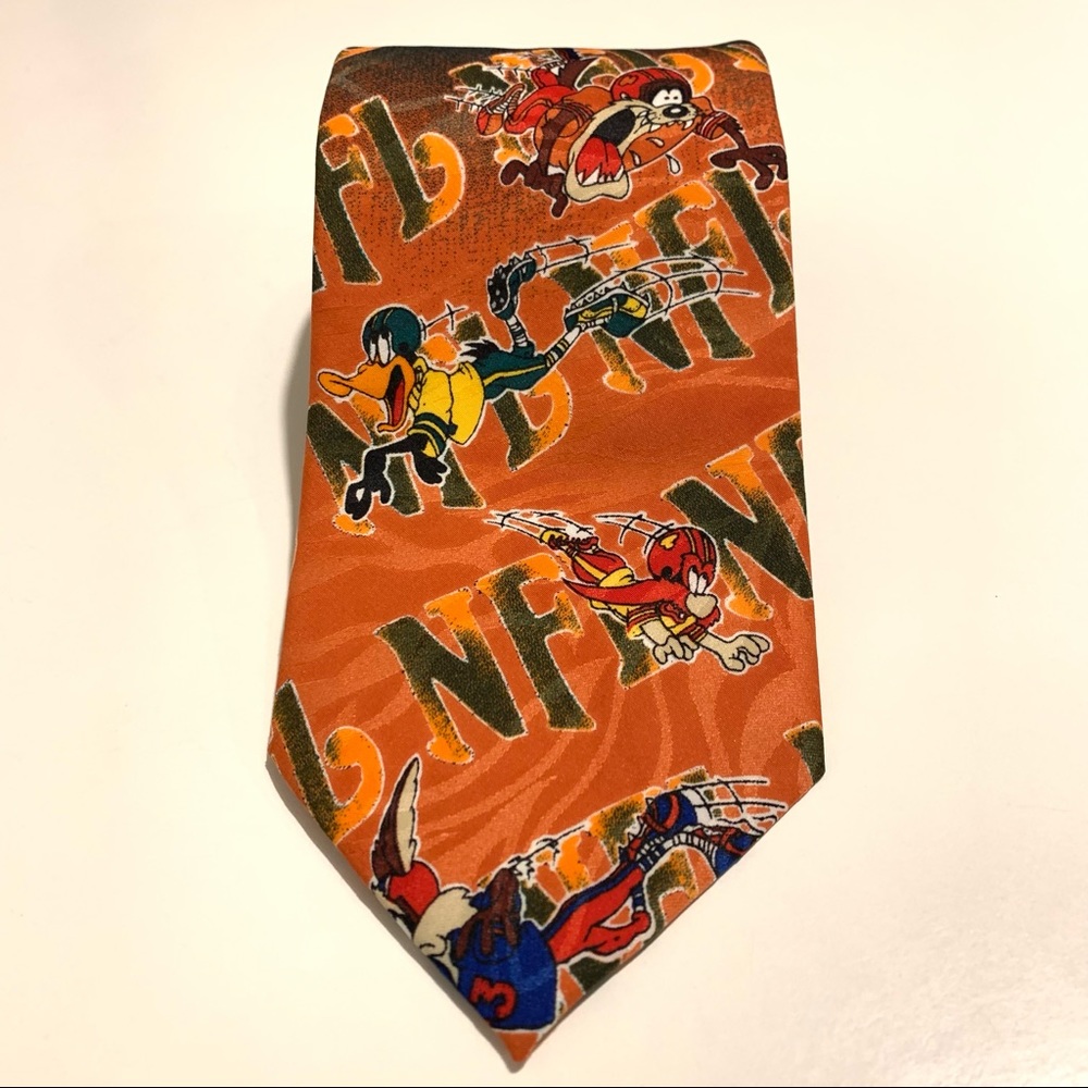 Looney Tunes  Molto NFL Evasive Offense Novelty Necktie NWT